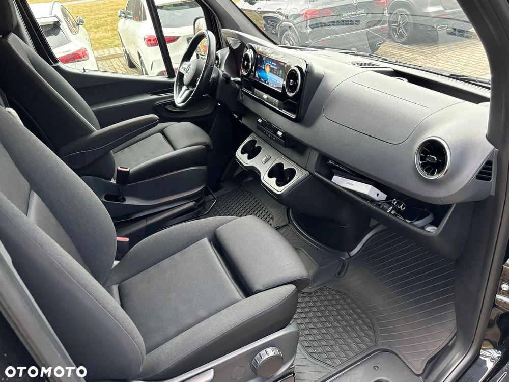 Mercedes-Benz Sprinter - 14