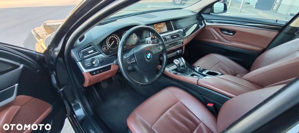 BMW Seria 5 525d Luxury Line - 27
