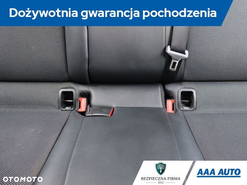 Mercedes-Benz CLA - 12