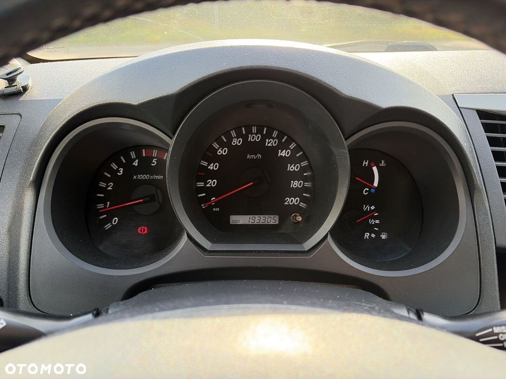 Toyota Hilux 3.0 D-4D SR5 - 16
