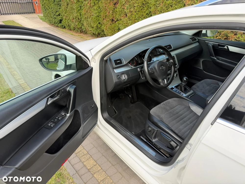 Volkswagen Passat 2.0 TDI Highline - 12