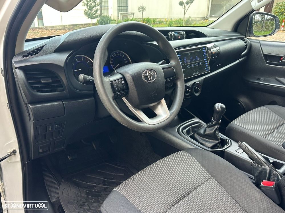 Toyota Hilux 2.4 D-4D 4WD CE Trial - 3