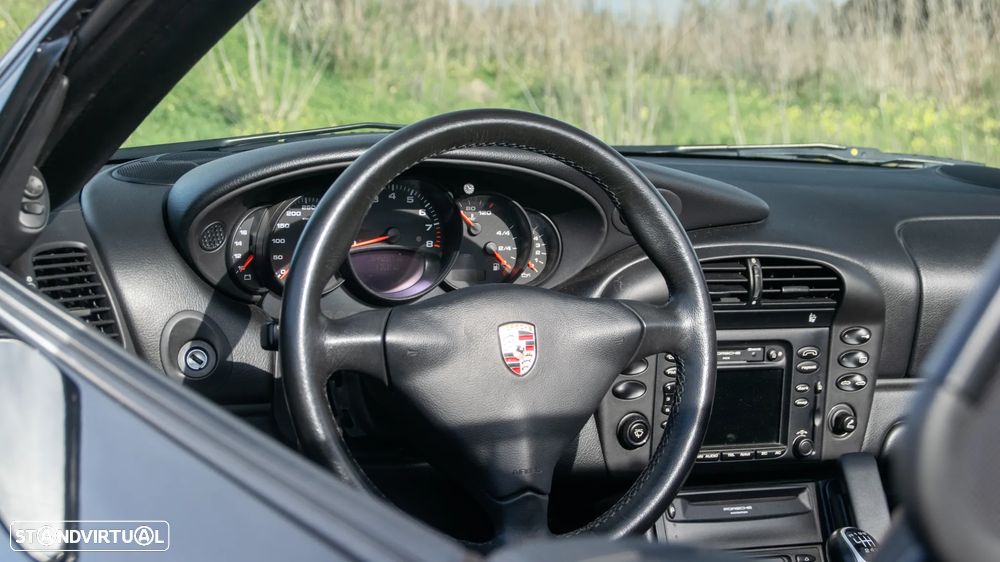 Porsche 911 (996) Carrera Cabrio - 12