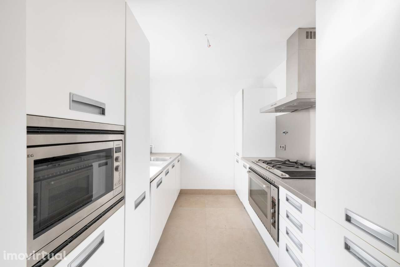 T2+1 junto ao Chiado com 2 lugares de estacionamento e com elevador em - Grande imagem: 2/30