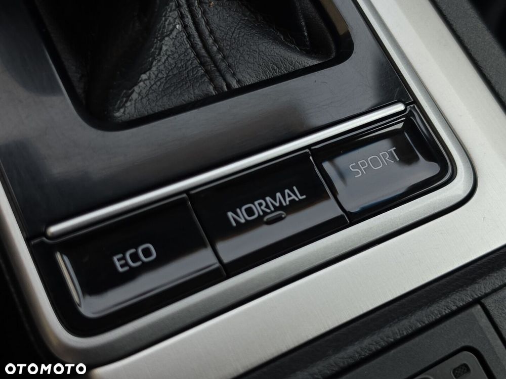 Toyota Land Cruiser LC 2.8 D-4D Invincible - 25
