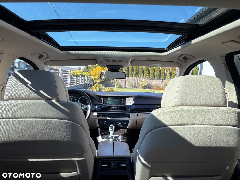 BMW Seria 5 525d - 25