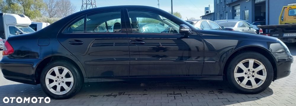 Mercedes E 320 CDi ( W211) części klapa drzwi zderzak kod lakieru C197 lampa reflelektor felgi wyposażnie wnętrza skrzynia biegów - 7