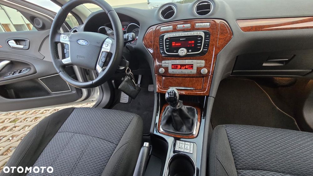 Ford Mondeo 2.0 Ghia X100 / X - 22