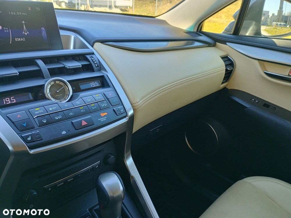 Lexus NX 300h Comfort AWD - 25