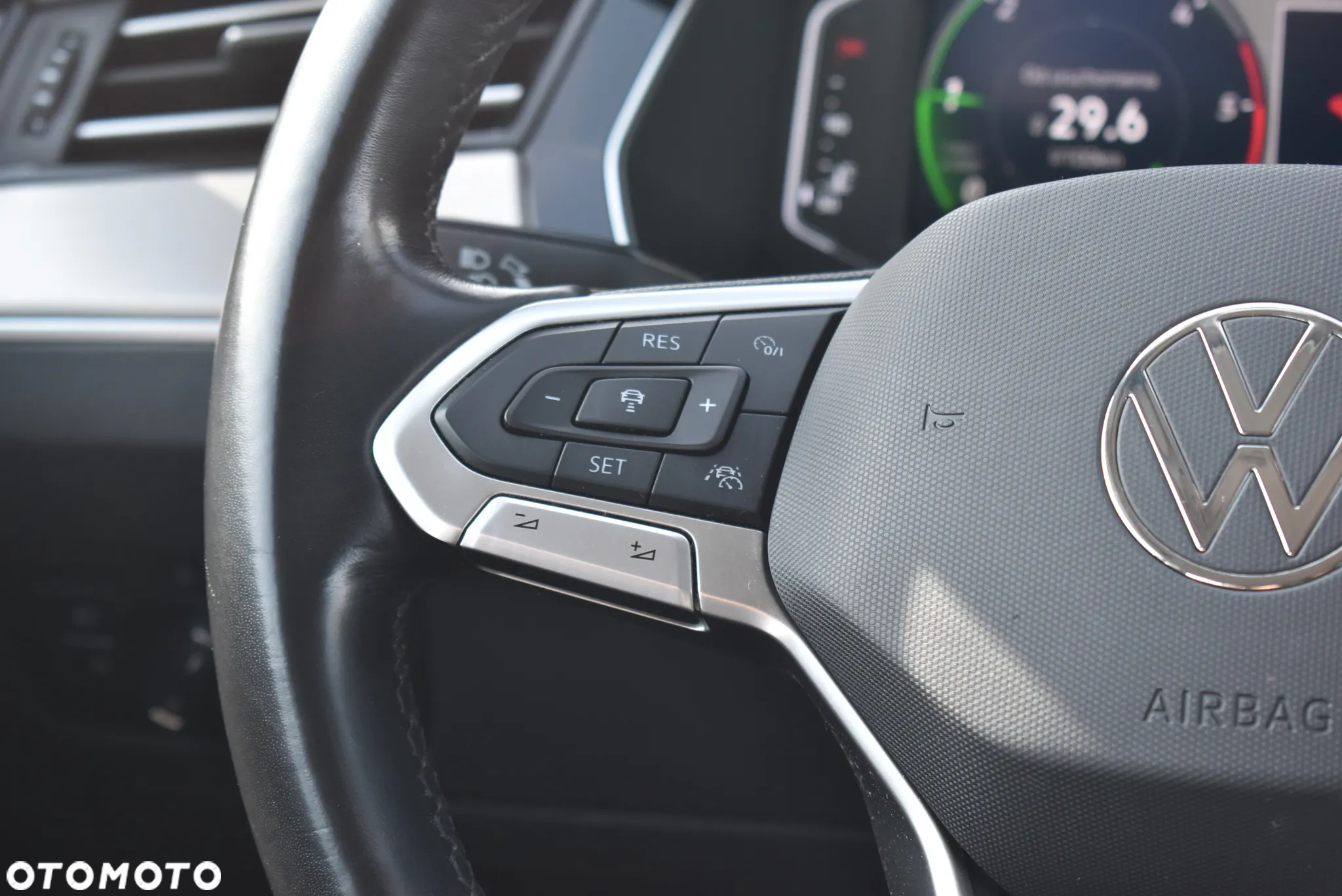 Volkswagen Passat 2.0 TDI Elegance DSG - 16