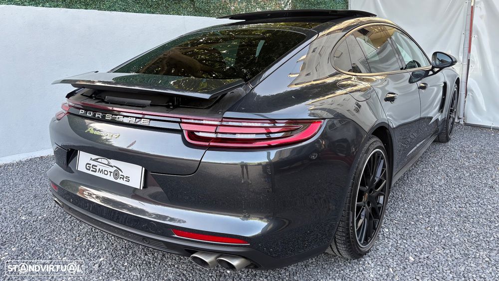 Porsche Panamera 4 E-Hybrid 10 Years Edition - 6