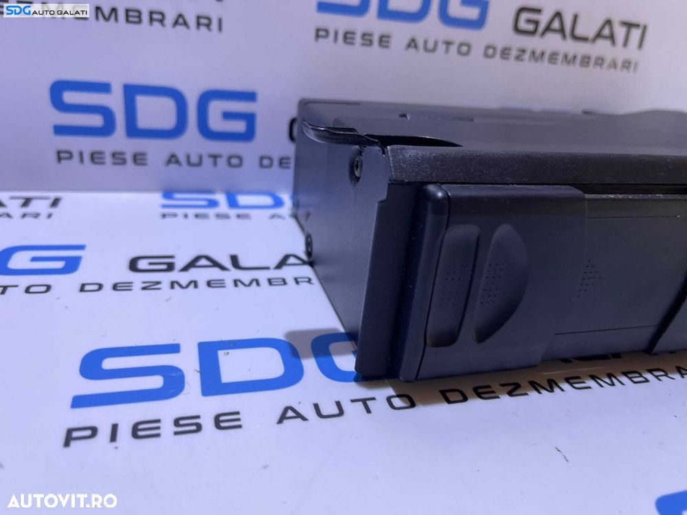 Magazie CD - uri Mercedes W203 Clasa C Class 2001 - 2007 Cod A2038209089 - 4