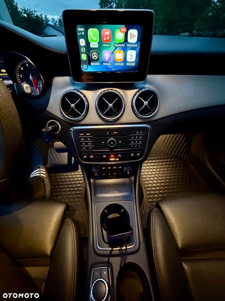 Mercedes-Benz GLA 250 4Matic 7G-DCT - 8