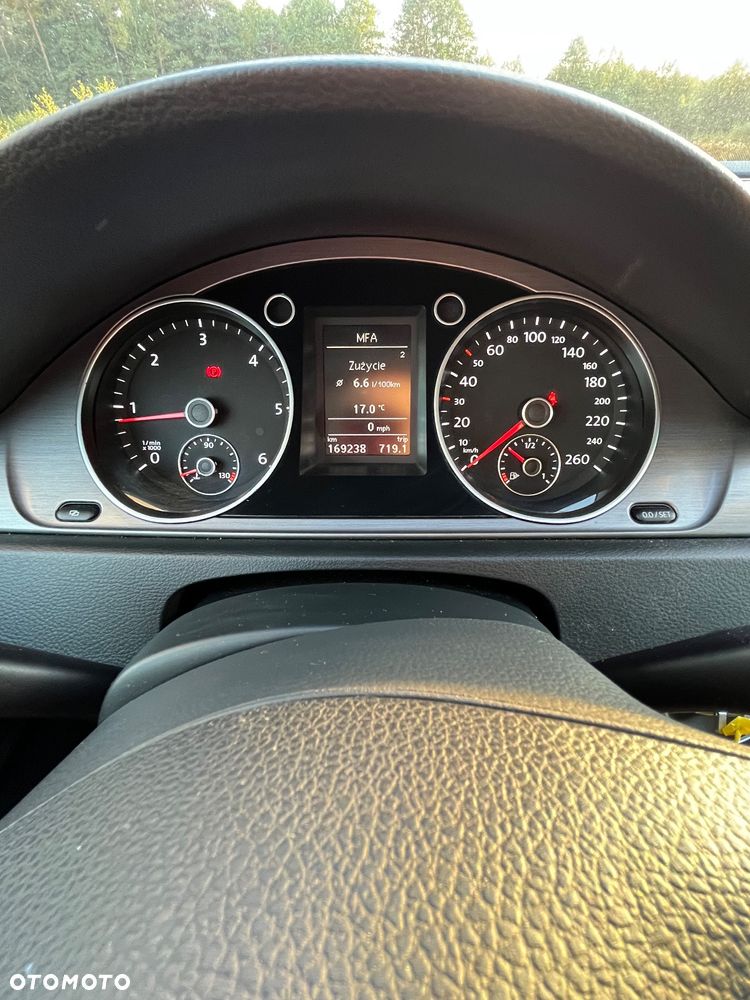 Volkswagen Passat 1.6 TDI Comfortline - 29