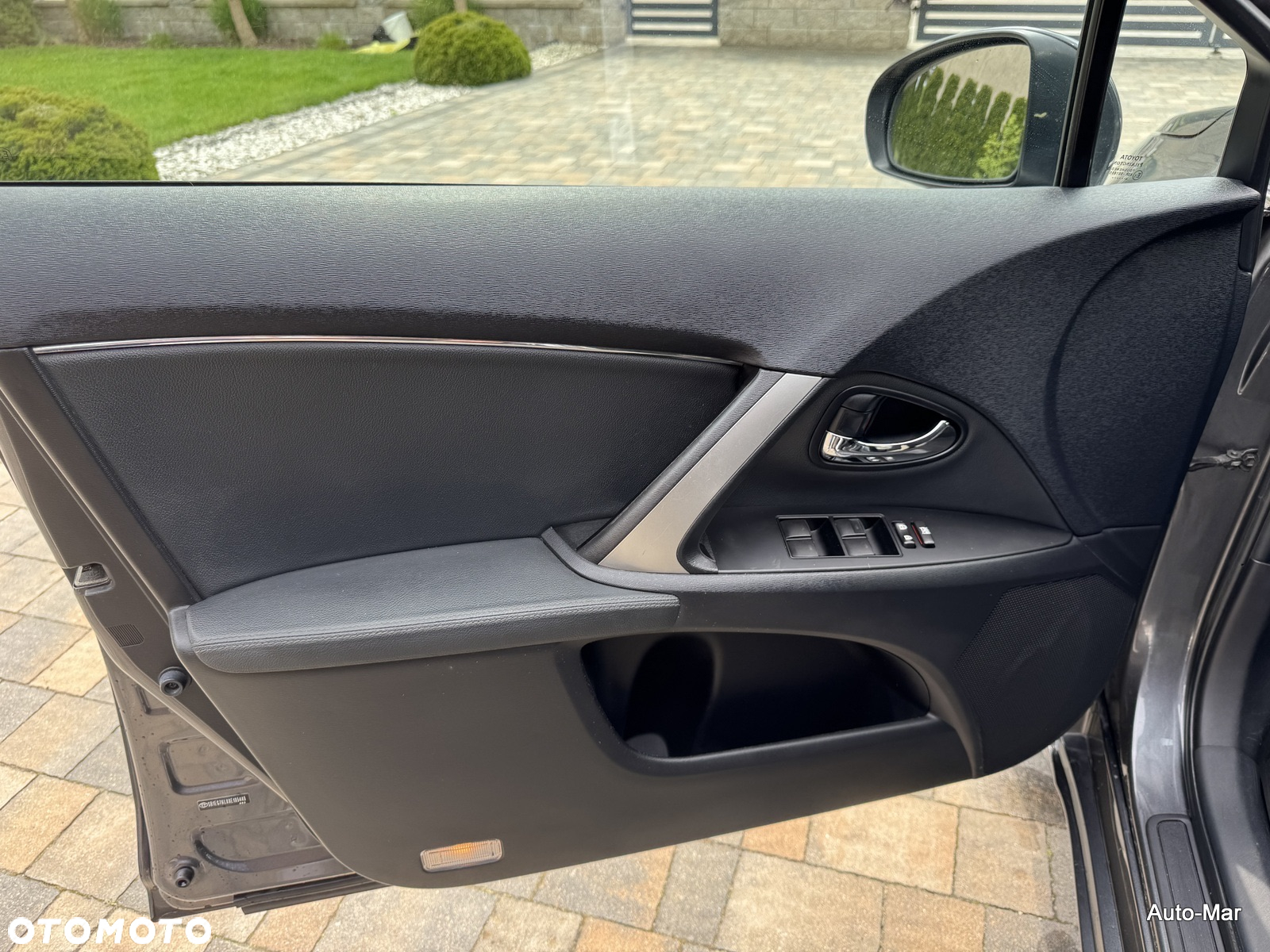 Toyota Avensis 1.8 Premium - 12