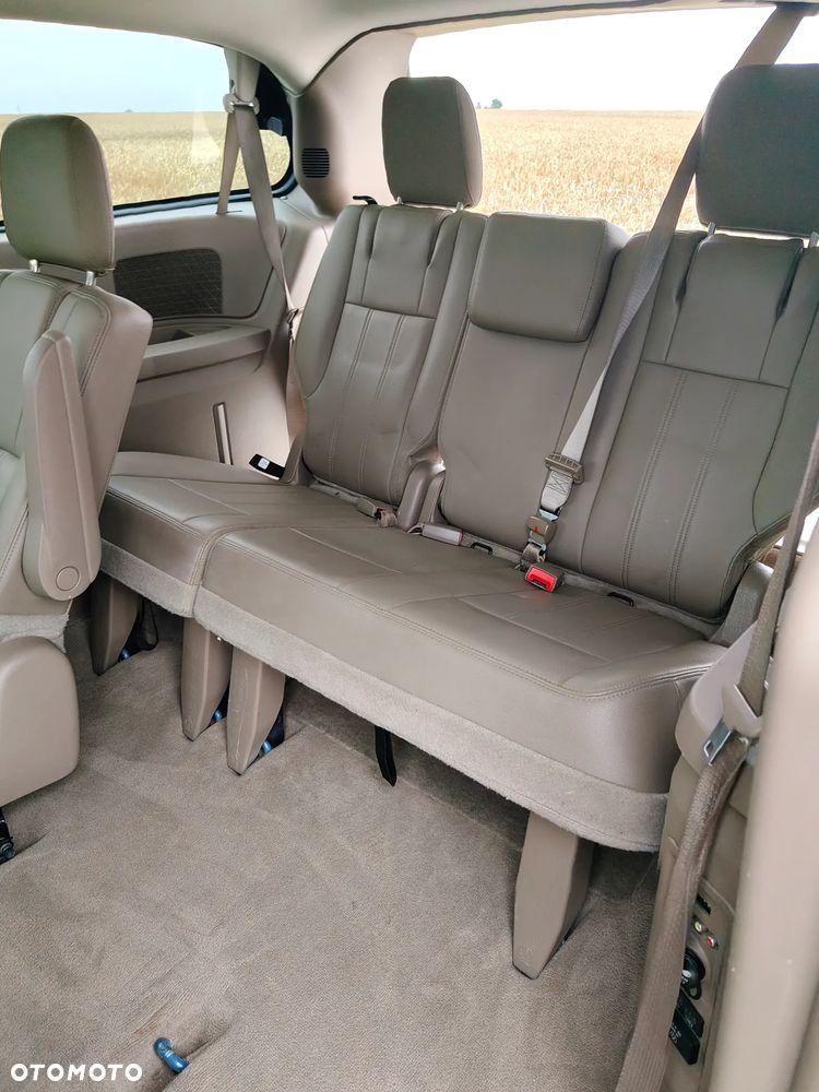 Chrysler Town & Country 3.6 Limited - 28