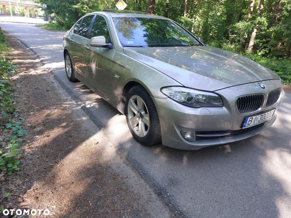 BMW Seria 5 528i xDrive - 15