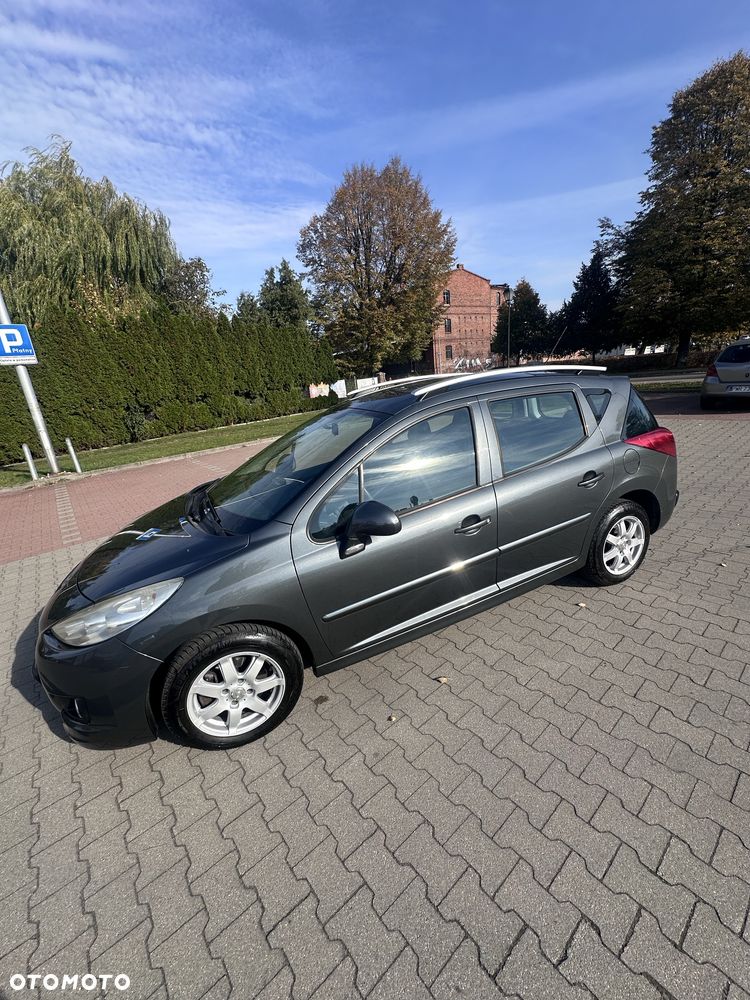 Peugeot 207 - 1