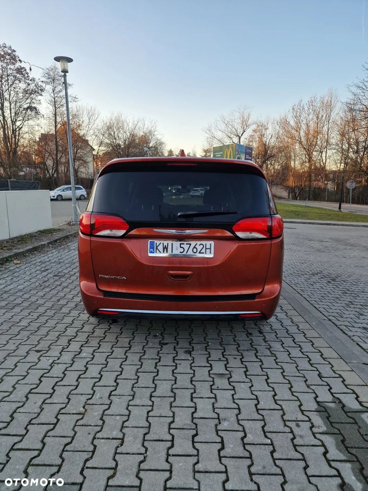 Chrysler Pacifica - 5