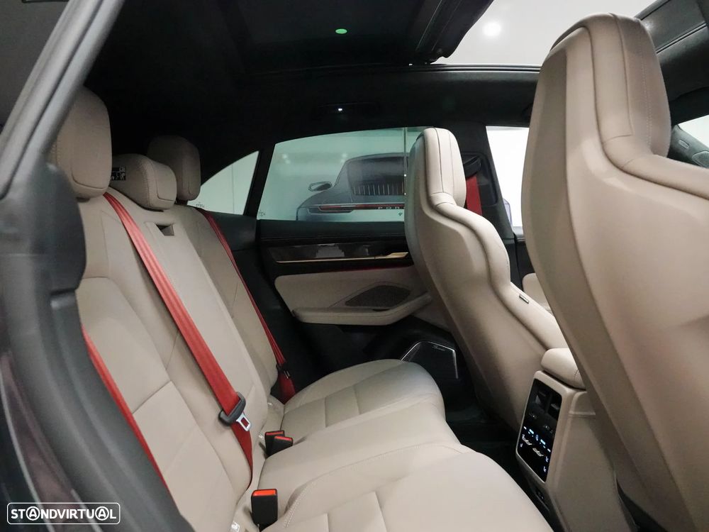 Porsche Macan Electric Turbo - 37