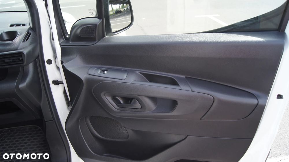Opel COMBO - 17
