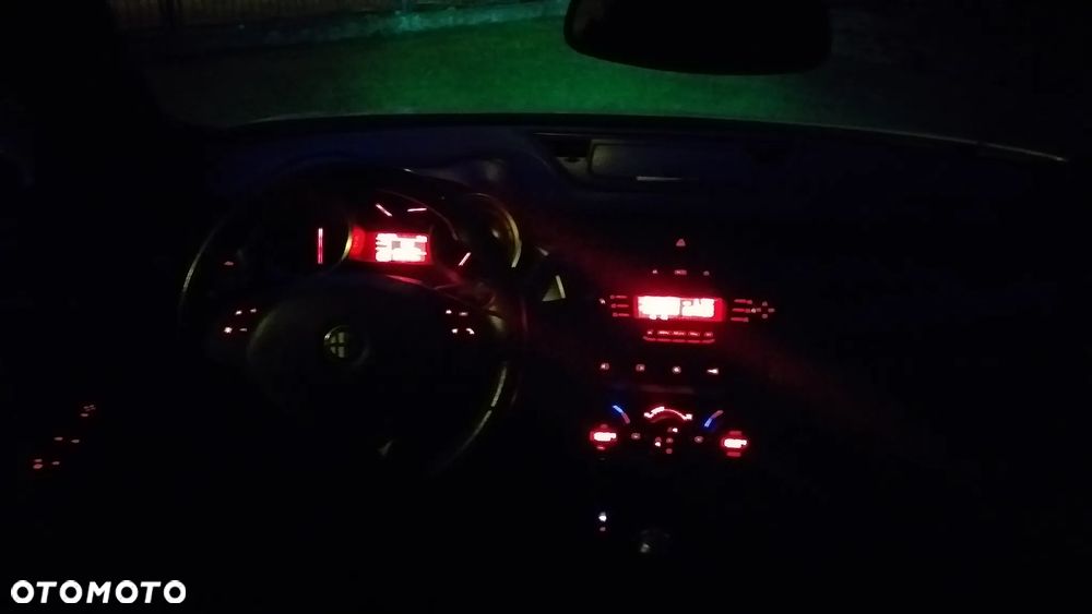 Alfa Romeo Giulietta 2.0 JTDM 16V - 12