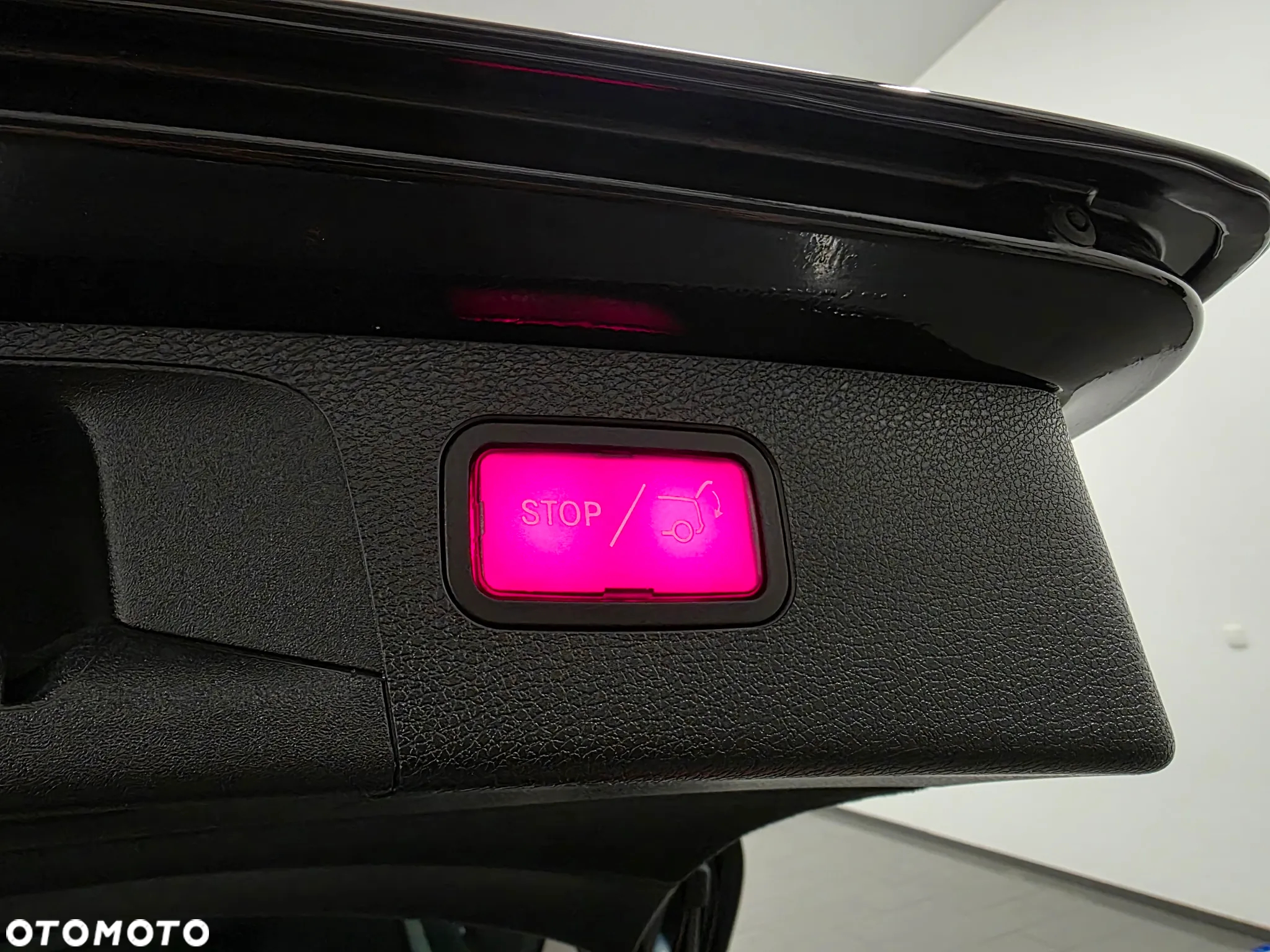 Mercedes-Benz Klasa E 220 d 4Matic 9G-TRONIC AMG Line - 40