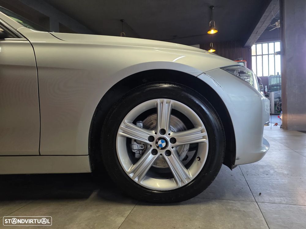 BMW 320 d Aut. Luxury Line - 39