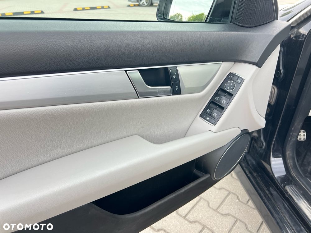Mercedes-Benz Klasa C 220 (BlueTEC) d BlueEFFICIENCY Edition 7G-TRONIC Avantgarde - 19