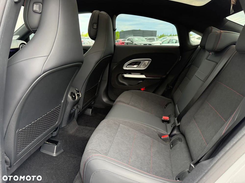 Mercedes-Benz CLA - 28