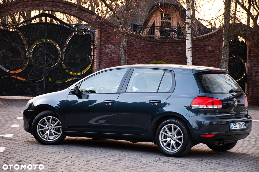 Volkswagen Golf - 22