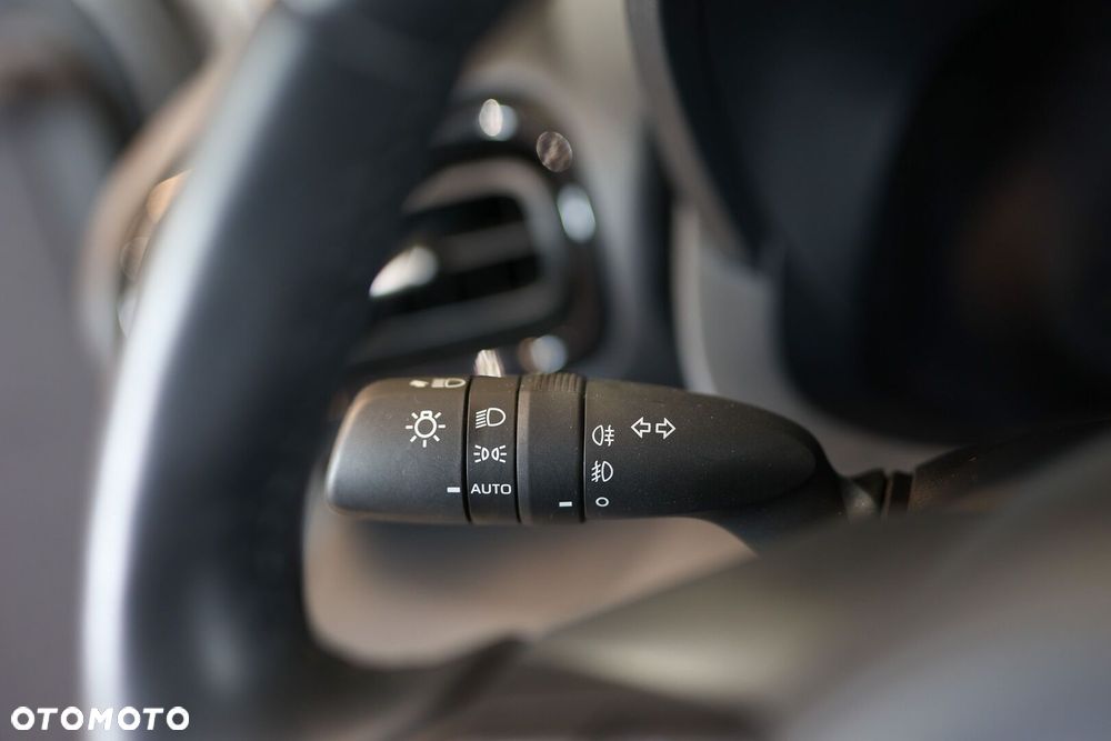Toyota Yaris Hybrid 1.5 Style - 35