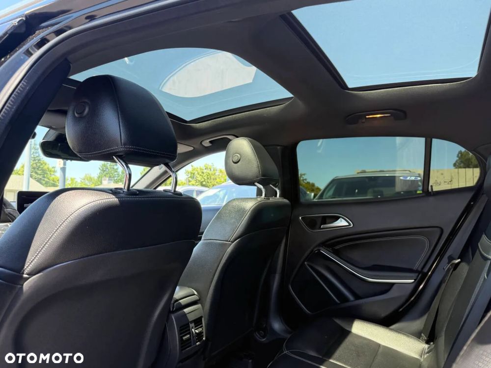 Mercedes-Benz GLA 250 4-Matic AMG Line - 11