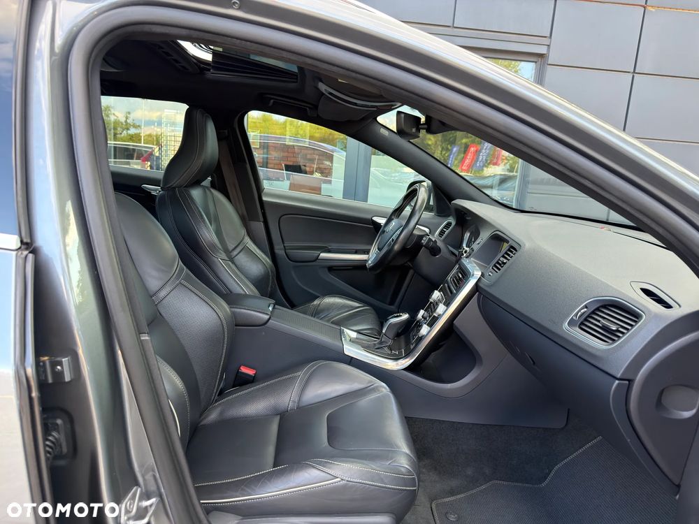 Volvo V60 D3 Drive-E R-Design Momentum - 25