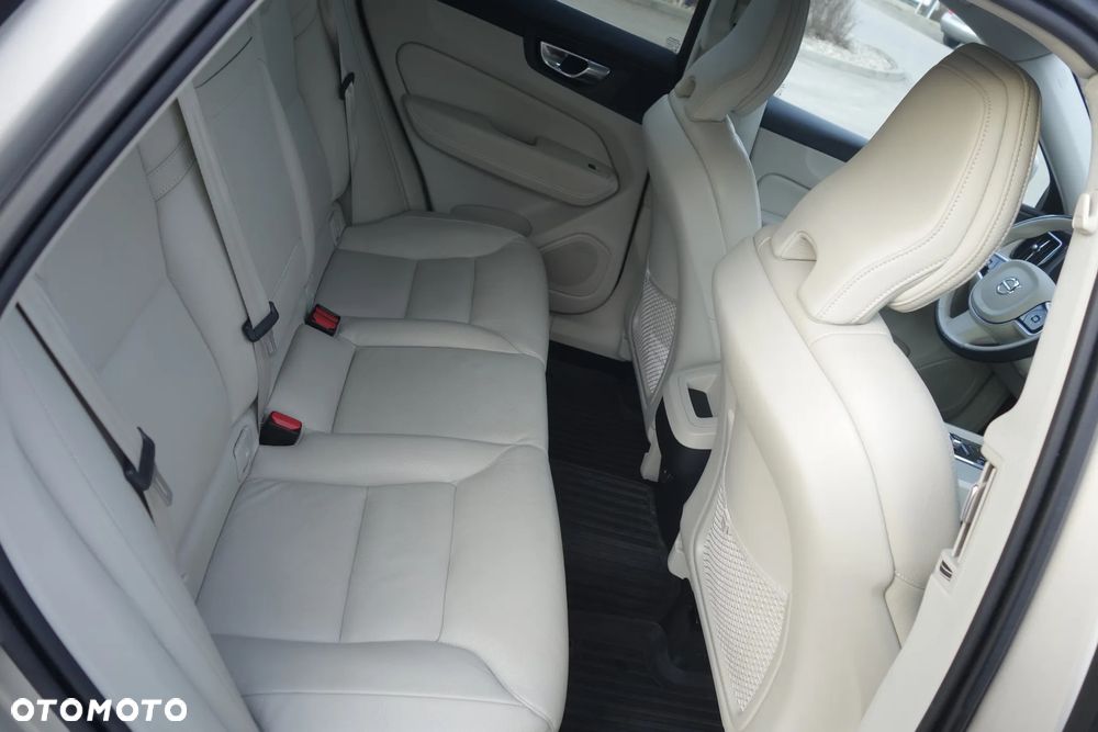 Volvo XC 60 B4 D AWD Inscription - 11