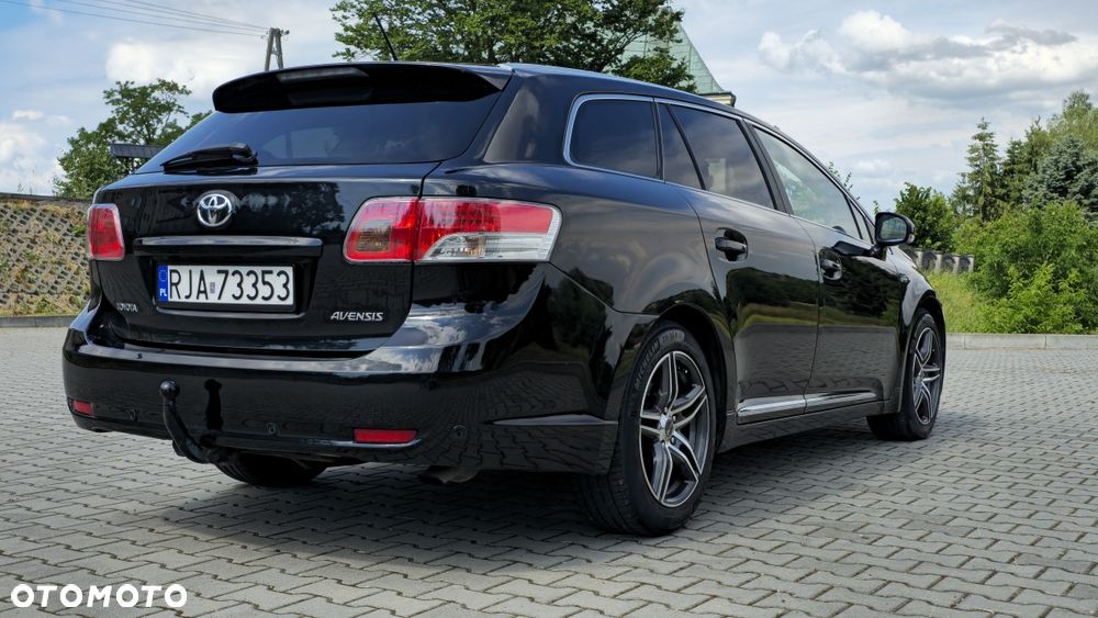 Toyota Avensis - 2