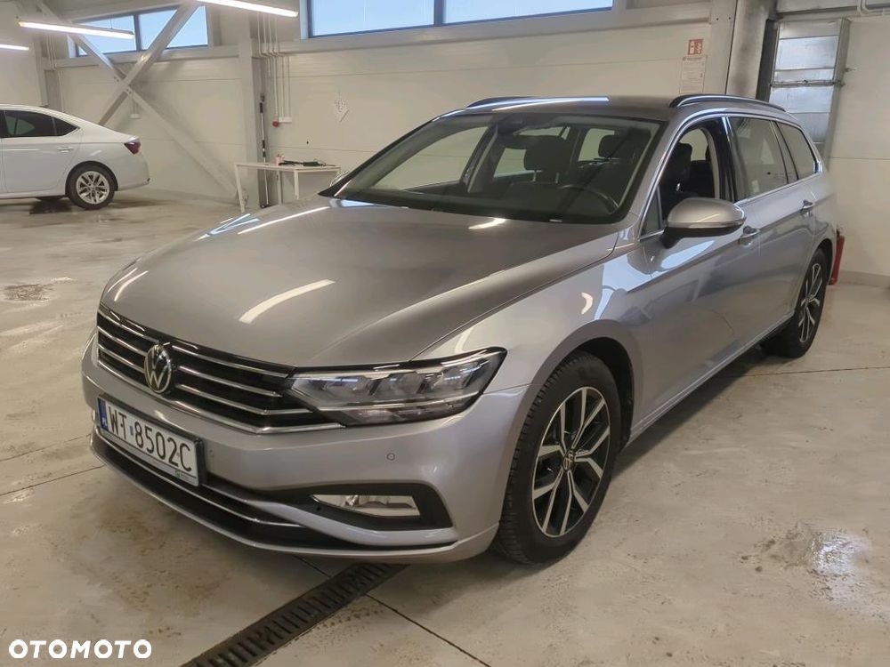 Volkswagen Passat - 1