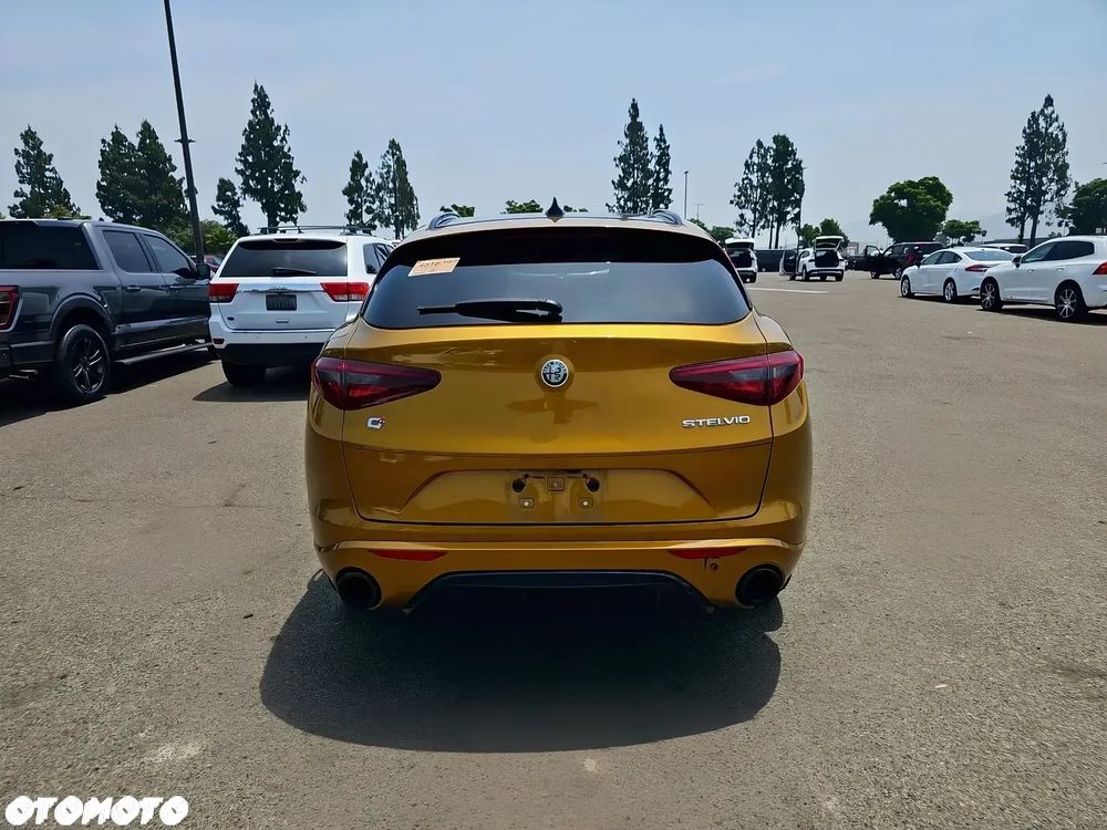 Alfa Romeo Stelvio 2.0 Turbo 16V AT8-Q4 Veloce - 5