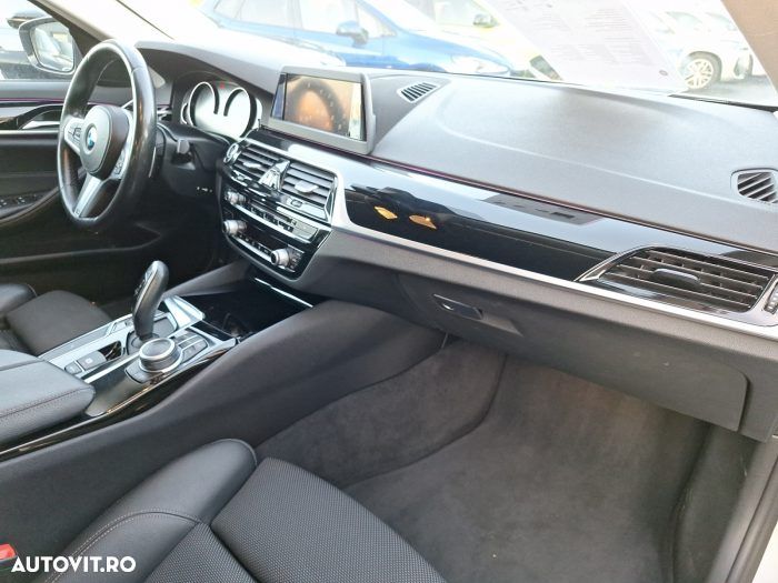 BMW Seria 5 520i Aut. Sport Line - 14