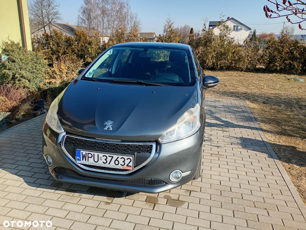 Peugeot 208 - 1