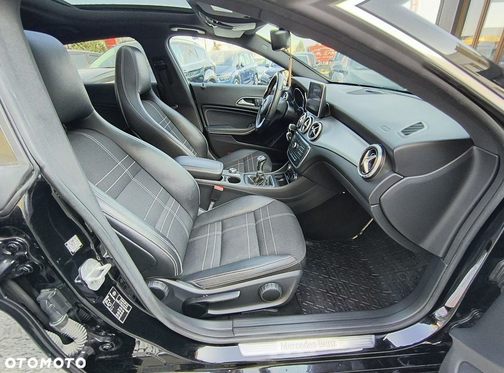 Mercedes-Benz CLA 180 Peak Edition - 24