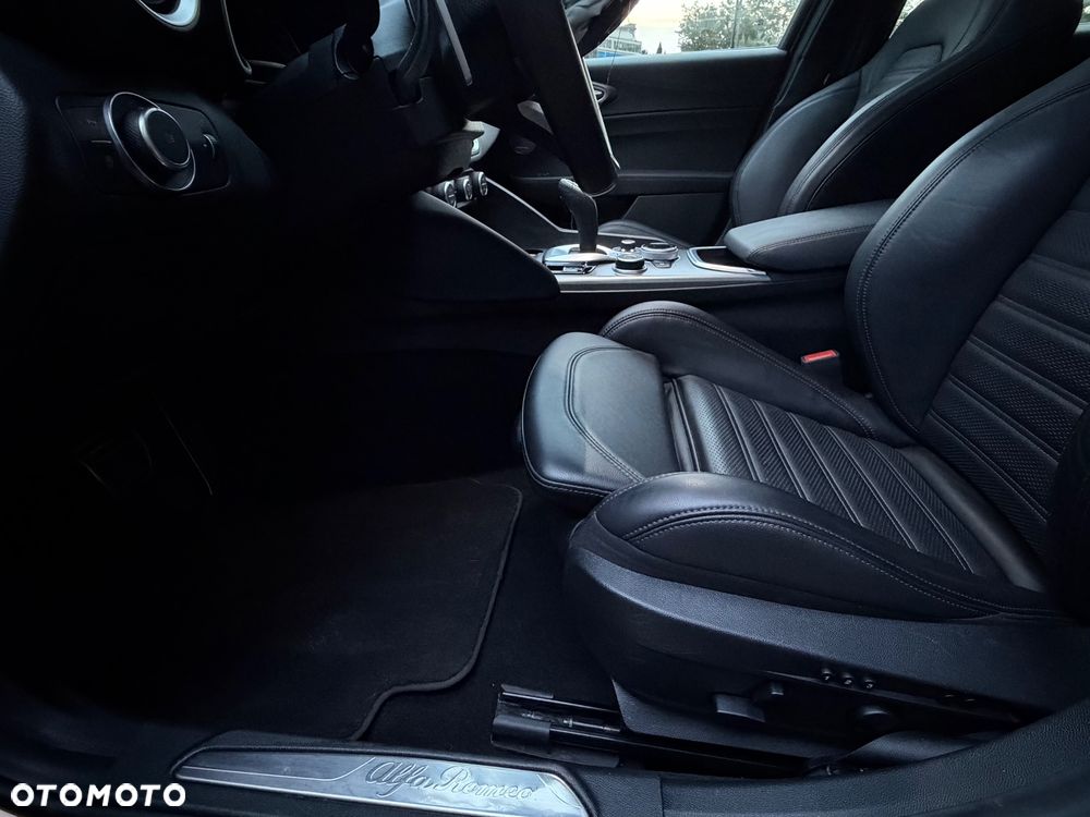 Alfa Romeo Giulia - 11