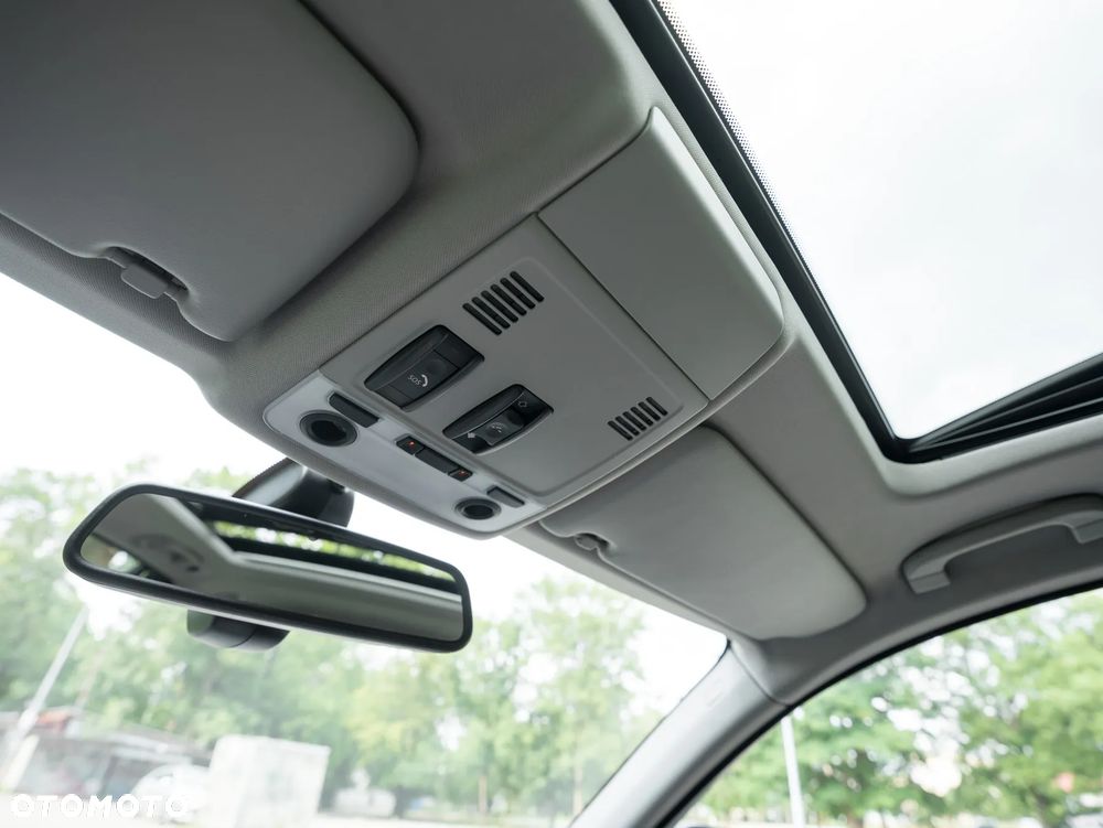 BMW Seria 3 320i Edition Exclusive - 32