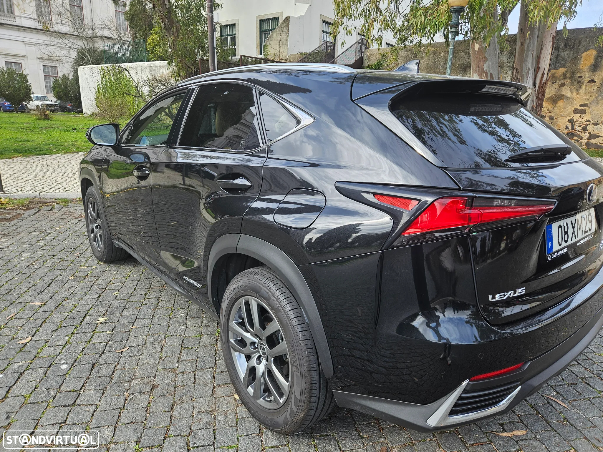 Lexus NX 300h Executive - 4