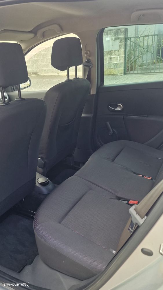 Renault Clio 1.2 TCE Dynamique S - 11