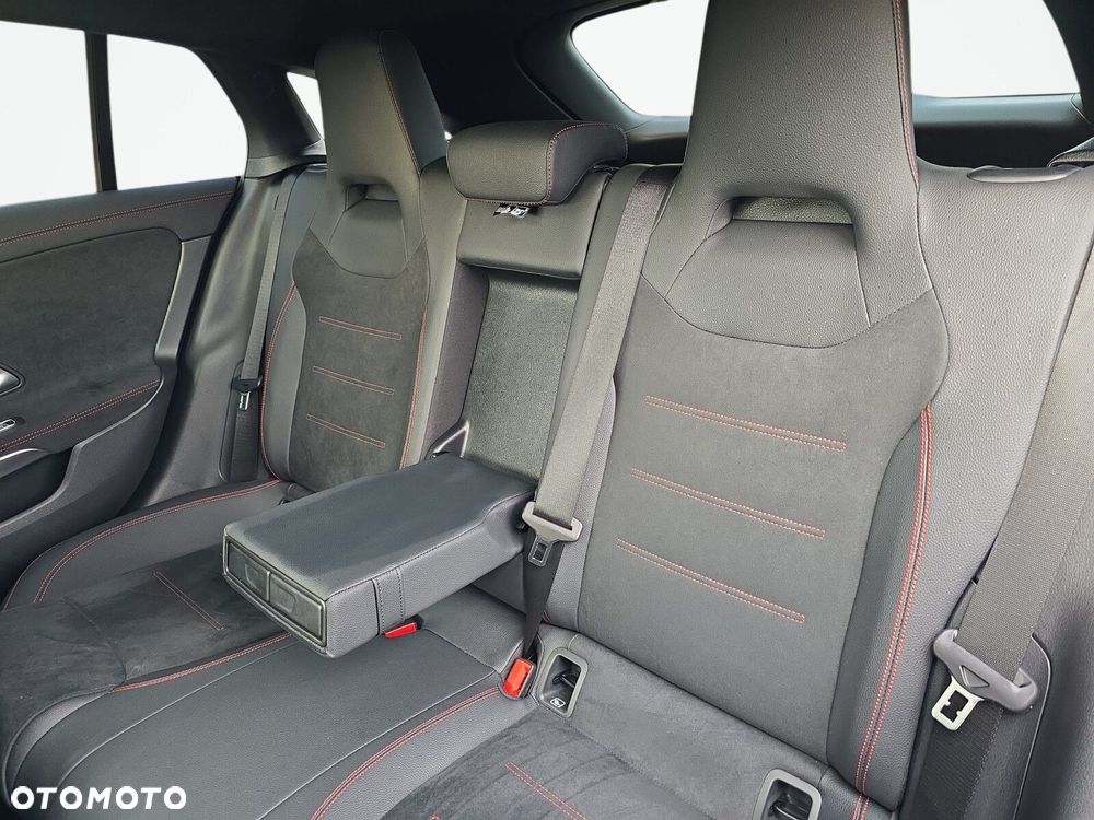 Mercedes-Benz CLA 200 AMG Line 7G-DCT - 13