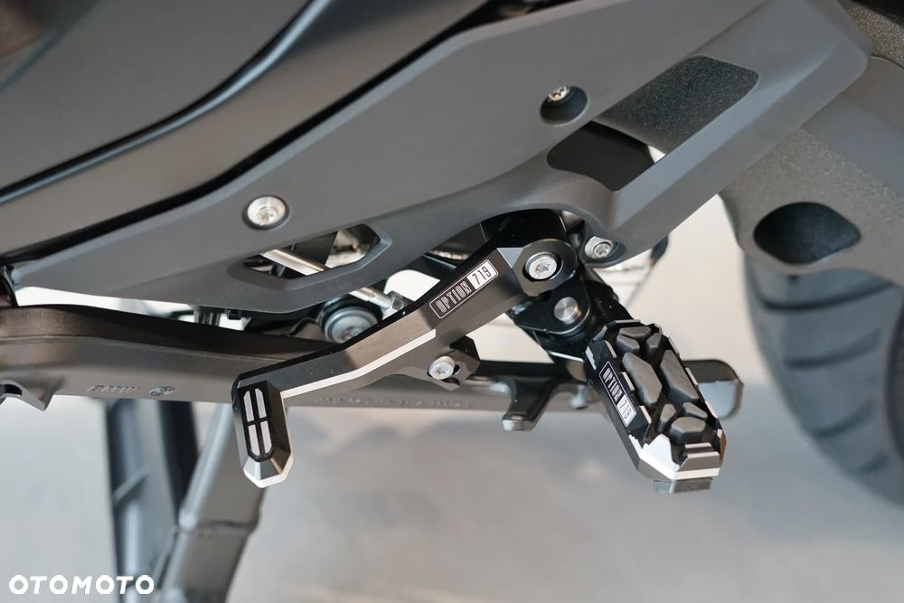 BMW R - 8