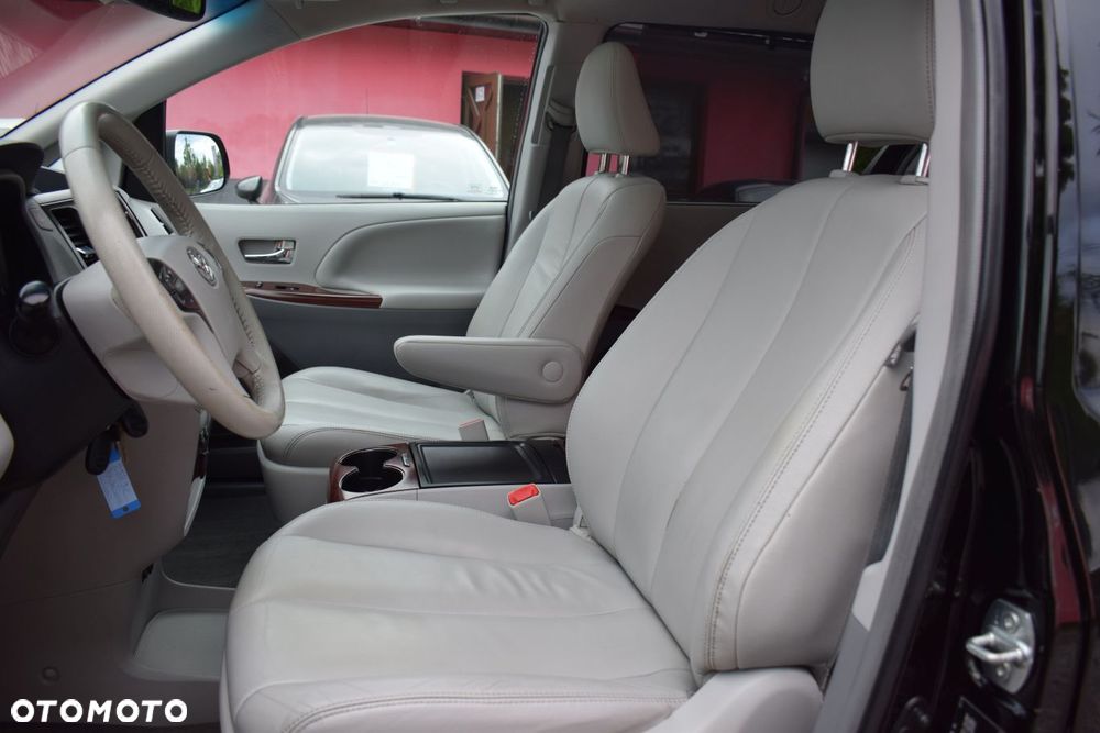Toyota Sienna - 10