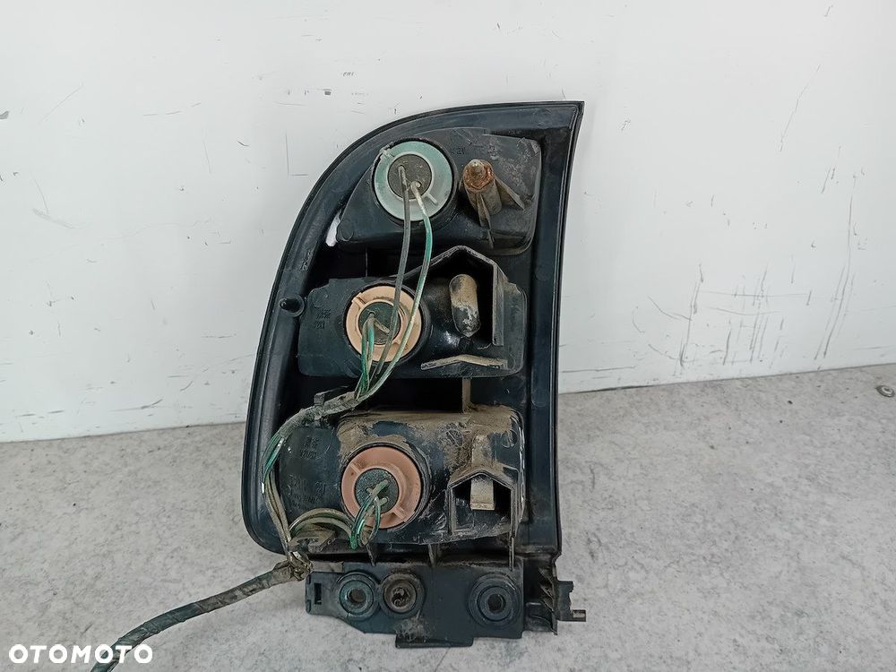 LAMPA TYLNA PRAWA TOYOTA RAV4 I ( 94-00 ) T21R - 6