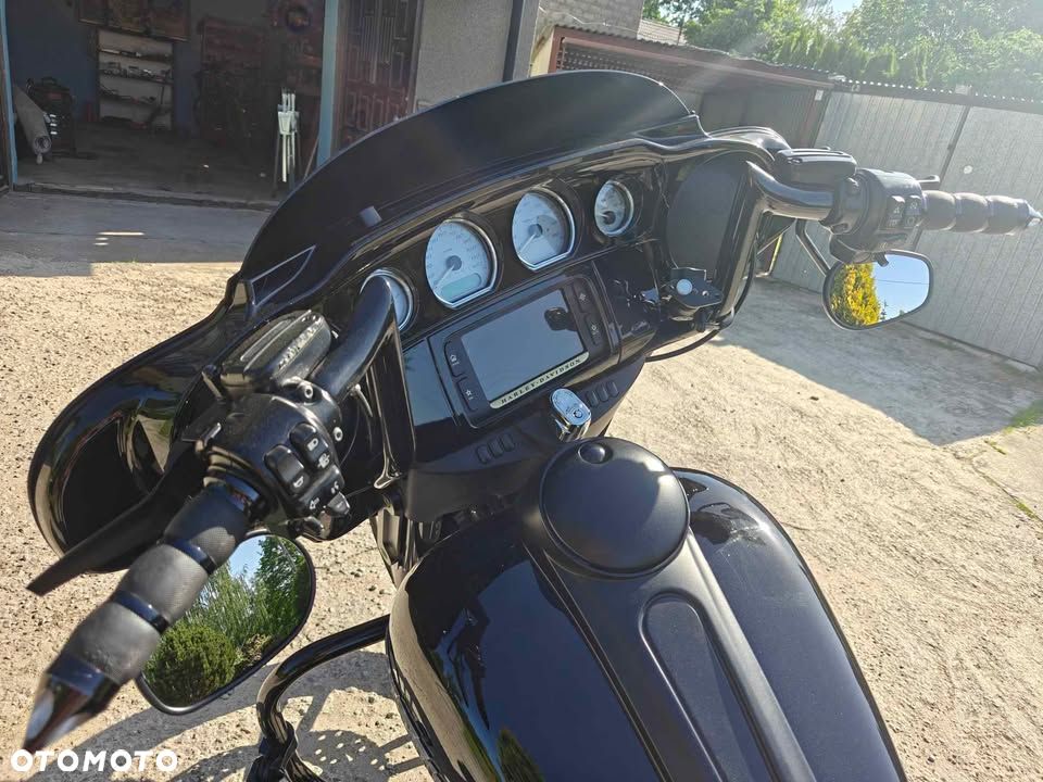 Harley-Davidson Touring Street Glide - 16